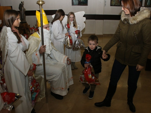 ​FOTO: Sv. Nikola s radošću dočekan u župi Rumboci