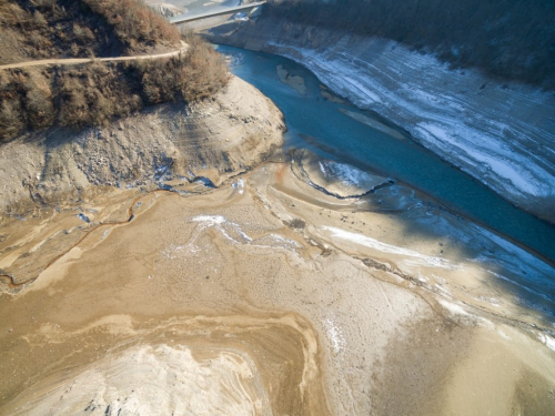 FOTO/VIDEO: Jablaničko jezero povuklo se iz Donje Rame