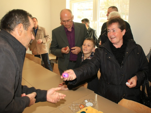 FOTO/VIDEO: Na Orašcu održan turnir u tucanju jaja