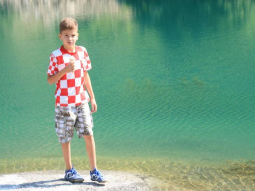 FOTO: Akcija čišćenja odmorišta i plaže na Gračacu