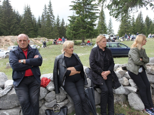 FOTO: Na Vranu služena sv. misa za poginule duvandžije