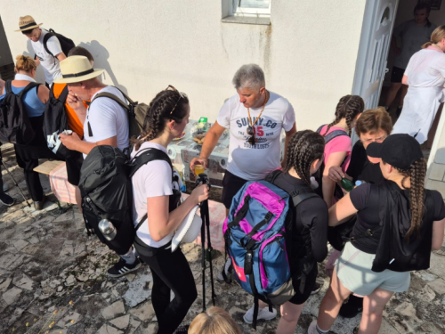 FOTO: Hodočasnici iz Rame krenuli pješice u Međugorje