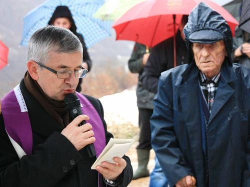 FOTO: Provincijal fra Lovro Gavran predvodio misu i Križni put na Uzdolu