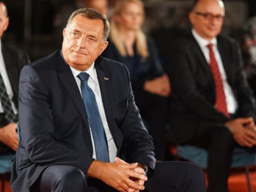 Dodik: Ako Schmidt nametne zakon donosimo odluku o samostalnosti