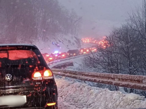 Jablanica: Kolone na M-17 duge nekoliko kilometara