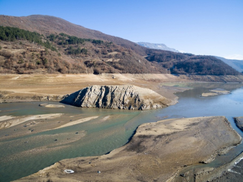 FOTO/VIDEO: Jablaničko jezero povuklo se iz Donje Rame