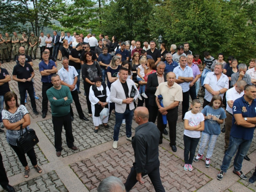 FOTO/VIDEO: Na Uzdolu obilježena 23. obljetnica stravičnog pokolja nad Hrvatima