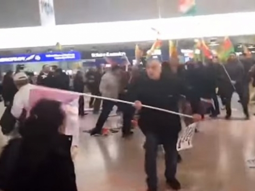 Tučnjava: Turski putnici napali kurdske prosvjednike