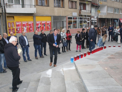 FOTO: Povodom Svih svetih u Prozoru zapaljene svijeće za poginule i preminule branitelje