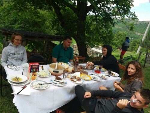 FOTO: Obiteljsko okupljanje Šarčevića u Lokvama