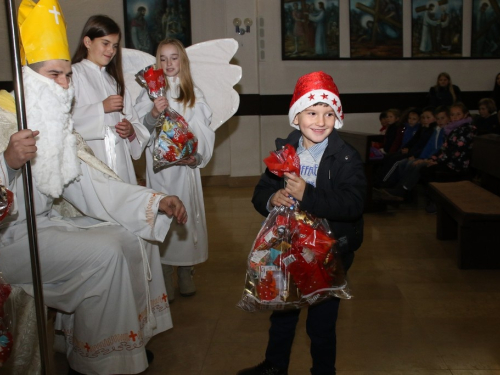 ​FOTO: Sv. Nikola s radošću dočekan u župi Rumboci