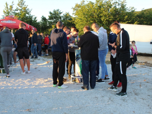 FOTO| Gmićani podigli križ na Makljenu