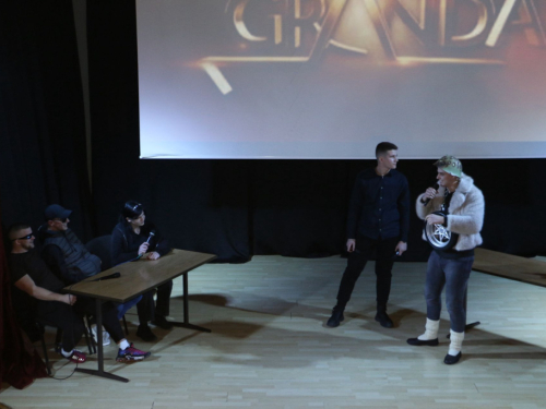 FOTO: Valentinovo u Prozoru - Maturanti priredili nezaboravnu večer