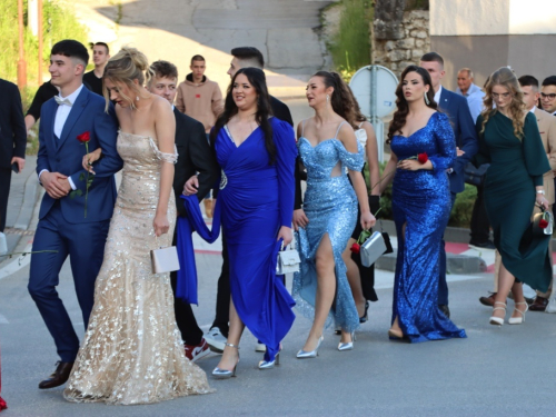 FOTO/VIDEO: Matura 2024. - Defile mladosti na ulicama Prozora