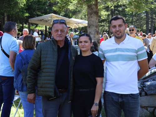 FOTO/VIDEO: Tisuće hodočasnika okupilo se na Kedžari u spomen na Divu Grabovčevu