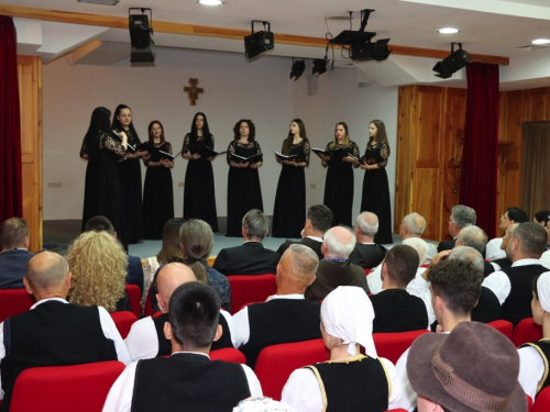FOTO: Na Šćitu održana 5. kulturno-vjerska baština Hrvata BiH pod geslom ''Vratimo nadu zavičaju''