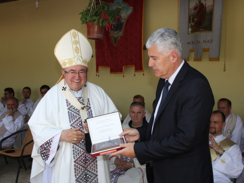 FOTO: Na Uzdolu svečano proslavljen sv. Ivo i 160. obljetnica župe