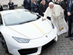 Papa dobio Lamborghini Huracan