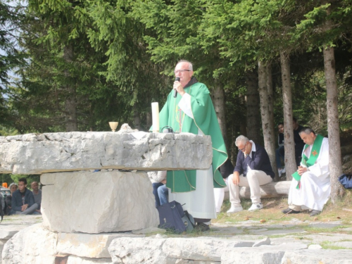 FOTO: Na Vranu služena sv. misa za poginule duvandžije