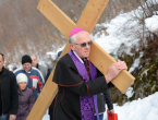 FOTO: Biskup Sudar predvodio misno slavlje i Put križa na Uzdolu