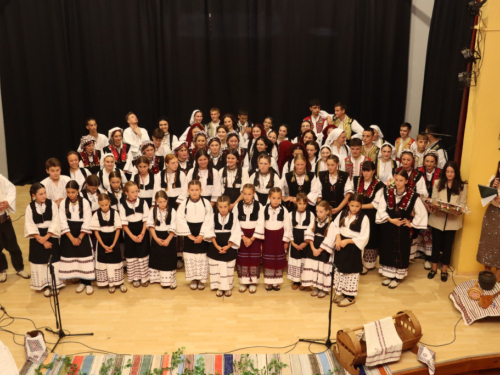 FOTO: Večer folklora u Prozoru: HKUD-ovi ''Rama'' i ''fra Petar Bakula'' oduševili publiku