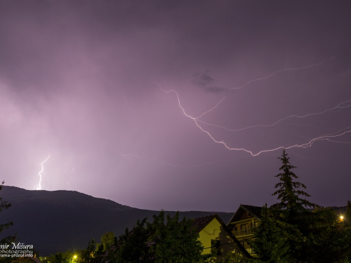 FOTO: Munje noćas 'parale' nebo iznad Rame