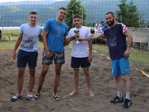 FOTO/VIDEO: 'Caffe bar Grand' osvojio prvo mjesto na turniru u odbojci u Ripcima