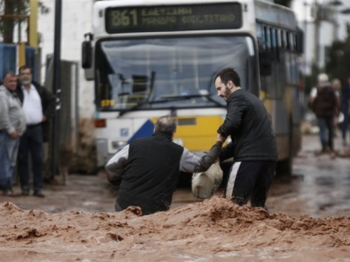 U poplavama u Grčkoj poginulo 14 osoba