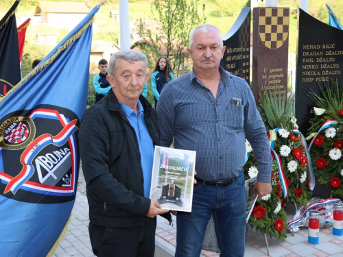 FOTO: Na Ustirami svečano otkriven spomenik poginulim i nestalim braniteljima