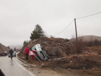 Pri slijetanju vozila u Šujici ozlijeđene dvije osobe