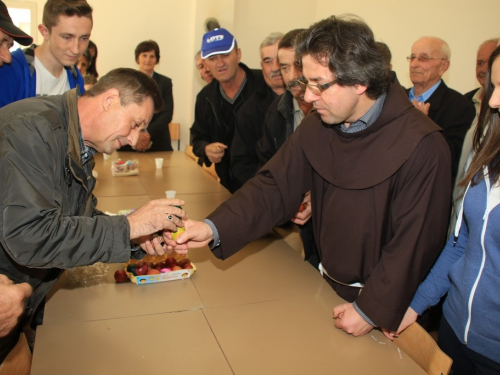 FOTO/VIDEO: Na Orašcu održan turnir u tucanju jaja