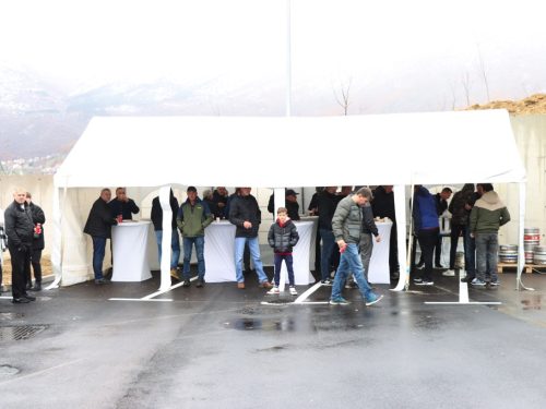 FOTO/VIDEO: Svečano otvoren prodajni centar Baković u Ripcima