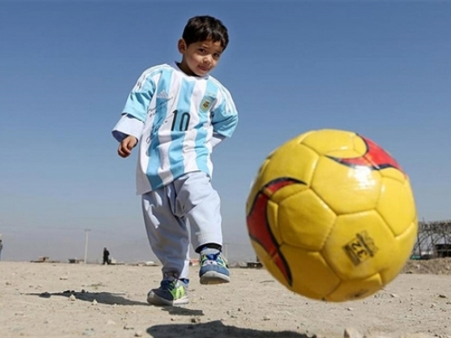 Obitelj dječaka s najlonskim dresom Messija napustila Afganistan
