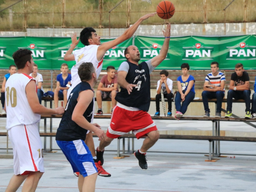 FOTO: U Prozoru počeo 13. Streetball turnir