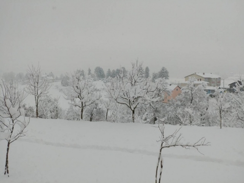 FOTO: U Rami napadalo 30 cm novog snijega