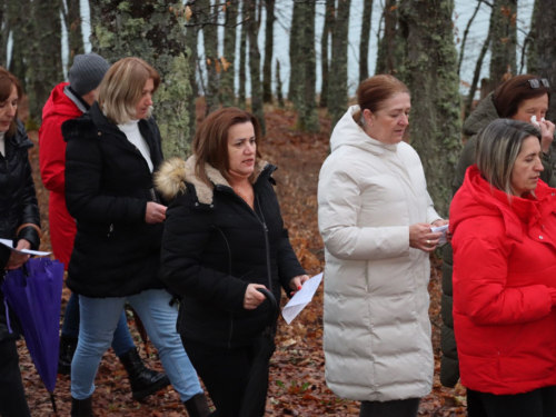 FOTO: Put križa kroz fratarski gaj na Šćitu