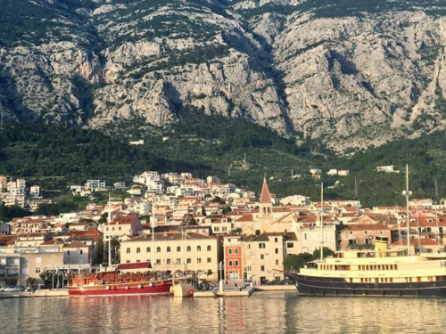 Makarska želi stati u kraj nelegalnoj gradnji