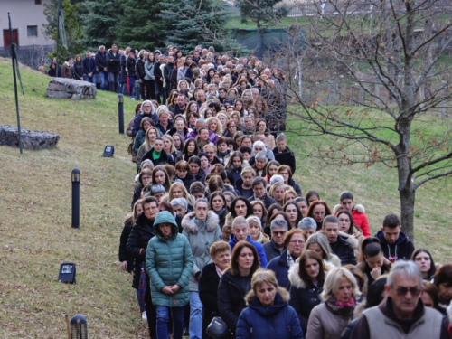 FOTO: Put križa kroz fratarski gaj na Šćitu