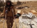 ISIL-ovac sa štakama javio se s uništenog kršćanskog groblja