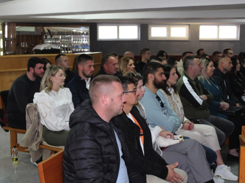 FOTO: Tečaj priprave za brak u župi Uzdol