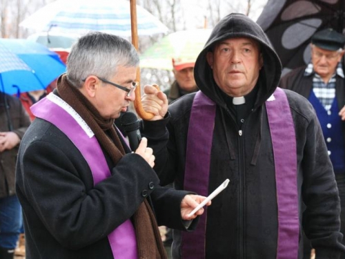 FOTO: Provincijal fra Lovro Gavran predvodio misu i Križni put na Uzdolu