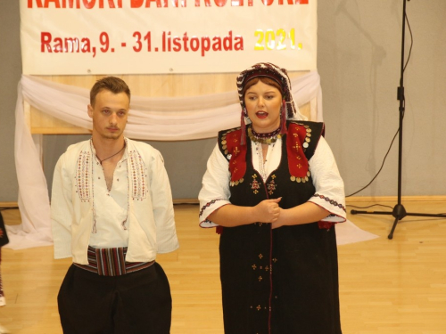 FOTO/VIDEO: Večer folklora u Prozoru