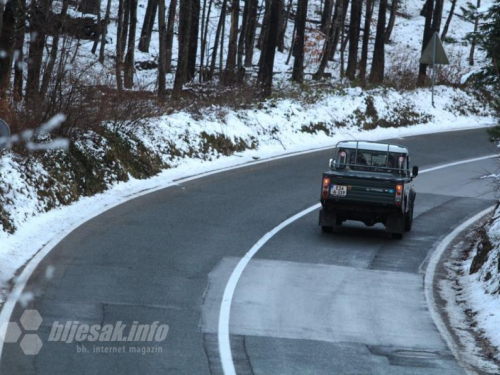 Kolnici mokri i skliski, promet otežava i jaka bura