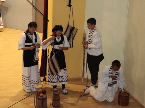 FOTO/VIDEO: 2. večer folklora u Prozoru - ''Običaje svoje zaboravit neću''