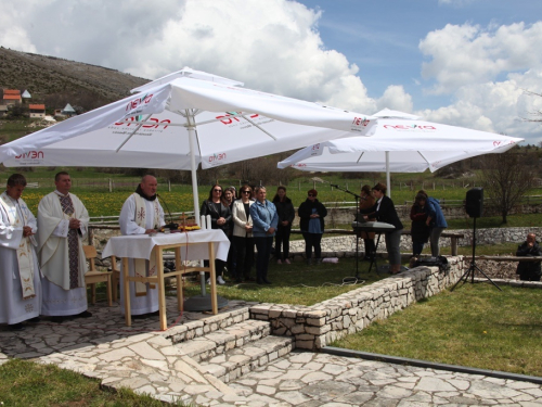 FOTO: Druženje Rumbočana i sv. misa na Zahumu