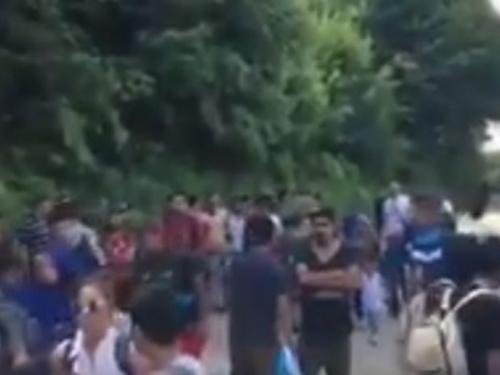 Migranti prisilno pokušavaju preći granicu BiH