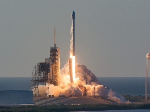 SpaceX u svemir lansirao raketu s miševima i poslasticom za astronaute