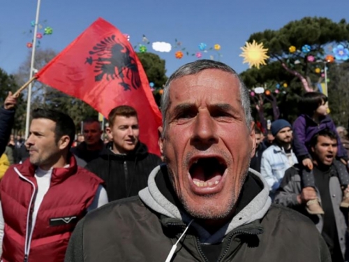 Albanci na ulicama: Strahuju od nestašice hrane