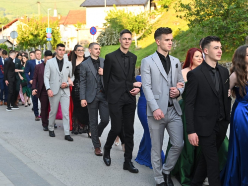Uskoplje ispratilo 63 maturanta, među njima i 16 iz Prozora-Rame