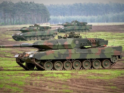 Njemačka od Švicarske zatražila da joj proda tenkove za pomoć Ukrajini